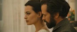Adrienne Bourg&egrave;s (Emma Mackey, l.); Gustave Eiffel (Romain Duris, r.)