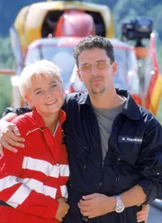 Die junge &Auml;rztin Lena Lassen (Tabea Tiesler) und der Pilot Martin Eschborn (Martin Halm) sind zur Einschulung dem Medicopter 117-Team zugeteilt. Auch privat sind die beiden ein Paar.