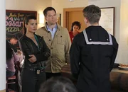Bei den Ermittlungen in einem neuen Mordfall: Ziva (Cote de Pablo, l.) und Tony (Michael Weatherly, 2.v.l.) ...