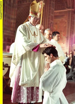 Das Pflichtgef&uuml;hl war st&auml;rker als die Liebe: in einer feierlichen Zeremonie wird Luca (Thorsten Grasshoff) zum Priester geweiht.