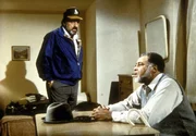 Alle Bem&uuml;hungen von Gabe (James Earl Jones, r.), Mark (Victor French, l.) und Jonathan scheinen an der Halsstarrigkeit von Ellie Livingston zu scheitern.