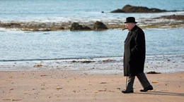 Winston Churchill (Brian Cox) will ein zweites Gallipoli vermeiden. (Lizenzzeit bis 31.03.2027)