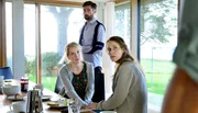 Alle oder keiner hei&szlig;t es beim Zeugenschutzprogramm: Vater Simon Dreher (Benjamin Sadler), Mutter Rieke (Stephanie Japp, re.) und Tochter Lona (Paula Kalenberg) m&uuml;ssen ihr bisheriges Leben hinter sich lassen.