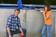 Frankie (Patricia Heaton, r.) und Mike (Neil Flynn, l.) sind schockiert, dass Mikes Bruder Rusty seine Hochzeit in ihrem Haus feiern will. Denn so wie es bei ihnen aussieht, können sie es auf keinen Fall Gästen präsentieren ... Frankie (Patricia Heaton, r.) und Mike (Neil Flynn, l.) sind schockiert, dass Mikes Bruder Rusty seine Hochzeit in ihrem Haus feiern will. Denn so wie es bei ihnen aussieht, können sie es auf keinen Fall Gästen präsentieren ...