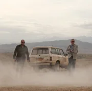 L-R: Danny (Jason Statham), Hunter (Robert De Niro)