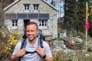 Jan Fitze vor der SAC Treschh&uuml;tte im Kanton Uri