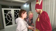 Oma Silvia organisiert, dass sich Servet als Nikolaus verkleidet, um Cataleya zu &uuml;berraschen. Wird P&uuml;ppi ihn erkennen?