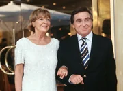Noch herrscht bei Werner (Elmar Wepper) und seiner Frau Henriette (Gila von Weitershausen) eitel Sonnenschein.