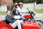 Vollkommen ungeplant endet der Ausflug nach Kahlene mit einer Heimreise zu dritt... V.l.n.r.: Hannah (Laura Osswald), Kim (Lara-Isabelle Rentinck), Bruno (Tim Sander)