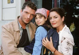 Michaels (Hardy Kr&uuml;ger jr.) neunj&auml;hrige Tochter Sammy (Roxanne Borski, Mitte) sieht in der Konditormeisterin Julia (Christine Neubauer) bereits ihre neue Mutter.
