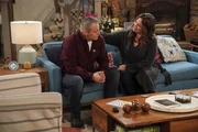 Adam Burns (Matt LeBlanc, l.); Andi Burns (Liza Snyder, r.) Adam Burns (Matt LeBlanc, l.); Andi Burns (Liza Snyder, r.)