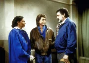 Die Pastorin Ellie Livingston (Rosalind Cash, l.) will Gabe bei sich aufnehmen, teilt Jonathan (Michael Landon, M.) und Mark (Victor French, r.) allerdings auch ihre Bedingungen mit.