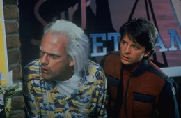 L-R: Doc Brown (Christopher Lloyd, r.), Marty (Michael J. Fox)
