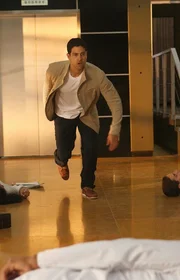 Adam Rodriguez (Eric Delko). Adam Rodriguez (Eric Delko).