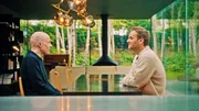In London spricht Moderator Leon Windscheid (r.) mit dem Philosophen Alain de Botton (l.) über die Ideologie des "Seelenverwandten" - und warum das echte Leben mit dieser Vorstellung oft nicht mithalten kann. In London spricht Moderator Leon Windscheid (r.) mit dem Philosophen Alain de Botton (l.) über die Ideologie des "Seelenverwandten" - und warum das echte Leben mit dieser Vorstellung oft nicht mithalten kann.