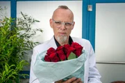 Papageien waren gestern. Der neue Großmeister in Sachen Nachahmung ist der Leierschwanz. Egal ob Kettensäge, Fotoapparat oder Autoalarm – dieser Vogel kann jedes Geräusch nahezu perfekt imitieren. Wie er sein Talent auch bei der Balz auf perfide Art und Weise nutzt, erklärt Thomas D in „Wissen vor acht – Natur“. Papageien waren gestern. Der neue Großmeister in Sachen Nachahmung ist der Leierschwanz. Egal ob Kettensäge, Fotoapparat oder Autoalarm – dieser Vogel kann jedes Geräusch nahezu perfekt imitieren. Wie er sein Talent auch bei der Balz auf perfide Art und Weise nutzt, erklärt Thomas D in „Wissen vor acht – Natur“.