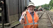Zusammen mit seiner Frau Karen kümmert sich Mike Maher um die Erhaltung der historischen Linie in Haverthwaite. Seit 1973 verkehrt sie als Museumsbahn. Zusammen mit seiner Frau Karen kümmert sich Mike Maher um die Erhaltung der historischen Linie in Haverthwaite. Seit 1973 verkehrt sie als Museumsbahn.