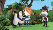 Lily gibt den Pinguinen ihren Schal, damit sie das Ei damit einwickeln und wärmen können. Lily gibt den Pinguinen ihren Schal, damit sie das Ei damit einwickeln und wärmen können.
