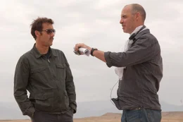 Spike (Clive Owen, l.) and director Gary McKendry (r.)