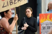 Die unscheinbare Lucie Aron (Anne-Sophie Lemieux) führt etwas im Schilde. Die unscheinbare Lucie Aron (Anne-Sophie Lemieux) führt etwas im Schilde.
