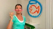 Anke Engelke f&uuml;hrt als Zauberin &bdquo;Anke Lepanke&ldquo; einen spektakul&auml;ren Zaubertrick mit einem einfachen Strohhalm vor.
