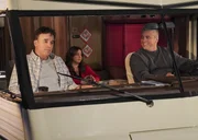 (v.l.n.r.) Don Burns (Kevin Nealon); Andi Burns (Liza Snyder); Adam Burns (Matt LeBlanc) (v.l.n.r.) Don Burns (Kevin Nealon); Andi Burns (Liza Snyder); Adam Burns (Matt LeBlanc)