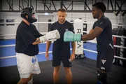 Mission: EAZ Wenn ein Amateur gegen einen Weltmeister kickboxt Staffel 1 Folge 4 Rapper EAZ steigt mit Kickbox-Champions in den Ring.