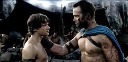 L-R: Calisto (Jack O'Connell) und Themistokles (Sullivan Stapleton)