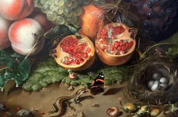 Ausschnitt aus dem Kunstwerk "Fr&uuml;chtest&uuml;ck" (1710) von Rachel Ruysch. Ihre Kompositionen aus Blumen, Reptilien und Schmetterlingen entsprachen oft nicht der Wirklichkeit.