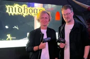 Wenn Stand-Up Comedy Endboss Maxi Gstettenbauer (re.) auf den invertierten Eldenlord Pierre M. Krause trifft, kann dabei nur eine epische Kurzstrecke herauskommen. Doch die Folge ist nicht nur was f&uuml;r Nerds und E-Sportler, denn bei uns steht Spa&szlig; direkt auf Maxi-Level!