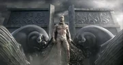 Xerxes (Rodrigo Santoro), Gott-K&ouml;nig der Perser, schickt seine Beraterin Artemisia mit einer &Uuml;bermacht an Schiffen gegen Griechenland in den Krieg, um Rache f&uuml;r die T&ouml;tung seines Vaters zu nehmen ...