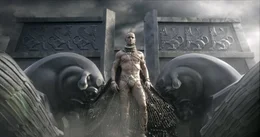 Xerxes (Rodrigo Santoro), Gott-K&ouml;nig der Perser, schickt seine Beraterin Artemisia mit einer &Uuml;bermacht an Schiffen gegen Griechenland in den Krieg, um Rache f&uuml;r die T&ouml;tung seines Vaters zu nehmen ...
