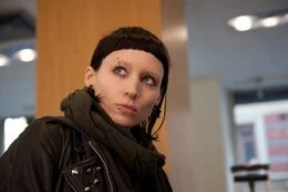 Will ihr eigenes Schicksal in die Hand nehmen und sich nicht g&auml;ngeln lassen:  Die geniale Hackerin Lisbeth Salander (Rooney Mara).