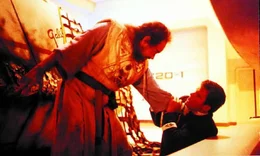 L-R: Sybok (Laurence Luckinbill) und Kirk (William Shatner)