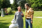 Was l&auml;uft hier zwischen dem Schlagers&auml;nger Jack Silber (Andreas Hoppe, r.) und dem Leiter der Entzugsklinik Dr. Klas Eckert (Krystian Martinek, l.)? Die beiden scheinen etwas zu verbergen.