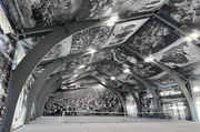 Tomasz Gudzowaty interessiert sich für die optische Wirkung atemberaubender Massenphänomene und die besondere Präsenz der Tiere im Raum, wie hier bei der Ausstellung seiner Serie "Closer". Tomasz Gudzowaty interessiert sich für die optische Wirkung atemberaubender Massenphänomene und die besondere Präsenz der Tiere im Raum, wie hier bei der Ausstellung seiner Serie "Closer".