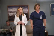 Dr. Meredith Grey (Ellen Pompeo, l.); Dr. Atticus Lincoln (Chris Carmack, r.) Dr. Meredith Grey (Ellen Pompeo, l.); Dr. Atticus Lincoln (Chris Carmack, r.)