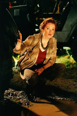Dr. Sarah Harding (Julianne Moore)