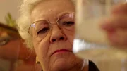 Nachgestellte Szene: Elfriede Blauensteiner.