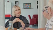 Bianca-Maria Braunshofer im Gespräch mit Verena. Bianca-Maria Braunshofer im Gespräch mit Verena.