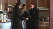 Die beiden Detectives Benson (Mariska Hargitay) und Stabler (Christopher Meloni) befragen Evan (Wilson Jermaine Heredia, M.). Er wurde jahrelang von seinem Klavierlehrer sexuell misshandelt. Die beiden Detectives Benson (Mariska Hargitay) und Stabler (Christopher Meloni) befragen Evan (Wilson Jermaine Heredia, M.). Er wurde jahrelang von seinem Klavierlehrer sexuell misshandelt.
