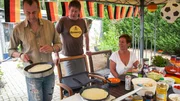 Mexiko-Feeling im Südsee-Camp. Susanne und Christian wollen mexikanisch kochen. Tortillas und Guacamole. Alles mit frischen Zutaten selbst zubereitet. Mexiko-Feeling im Südsee-Camp. Susanne und Christian wollen mexikanisch kochen. Tortillas und Guacamole. Alles mit frischen Zutaten selbst zubereitet.