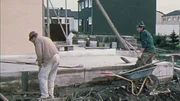 Bauen mit Eigenleistung, d. h. Baustelle statt Freizeit.