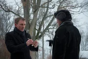 Mikael Blomkvist (Daniel Craig, l.) muss sich Notizen machen, um Henriks Vangers (Christopher Plummer, r.) Ausf&uuml;hrungen &uuml;ber die Industriellen-Familie Vanger folgen zu k&ouml;nnen.