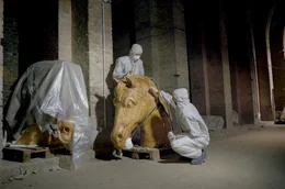 Jahrzehntelang vergessen: die Gipskopie vom Original der Quadriga