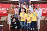 Hinten v. li.: Tobias Scholtes, Oliver Roggisch; Mitte v. li.: Isabel Edvardsson, Cale Kalay, Christian Polanc, Guido Cantz, Jan Knaus, Jennifer Kettemann, Christiane Marterer; vorne v. li.: Massimo Sinat&oacute;, Lars Knaus, Lennox Roth, Jonas Fischer.