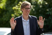 Gregory Dillard (Stephen Merchant)