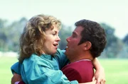 Captain Kirk (William Shatner, r.) schafft es zum Gl&uuml;ck, das Misstrauen der Meeresbiologin Gillian Taylor (Catherine Hicks, l.) zu zerstreuen.