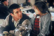 George Clooney als Jack Taylor und Mae Whitman als Maggie Taylor.