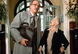 00 Uhr. Nach erfolgloser Arbeitssuche begibt sich Karl Weiss (Friedrich von Thun) in das Altersheim, in dem seine Frau Mathilde arbeitet. Eine &auml;ltere Dame (Inge Meysel) l&auml;sst ihn jedoch wissen, dass diese nicht da ist; sie sei bei der Bank.